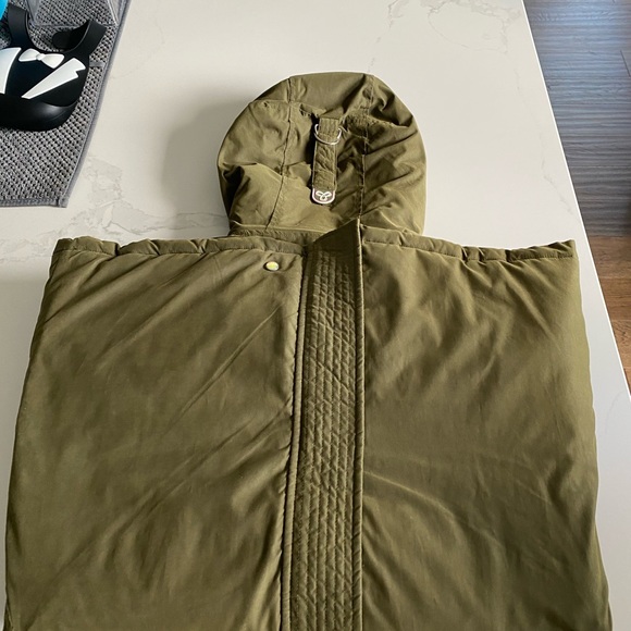TNA Parka - Picture 2 of 9